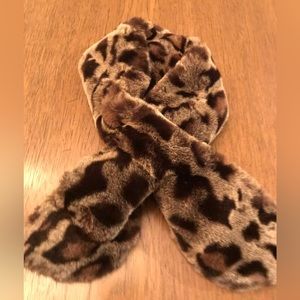 Womens Faux Leopard Fur Collar Cross